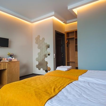 Beehive Hotel Odessa Extérieur photo