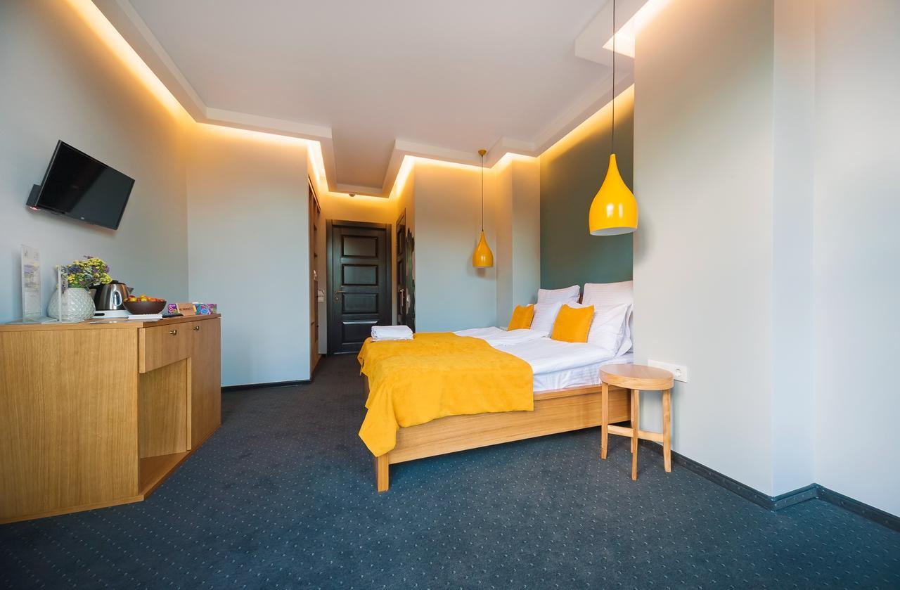 Beehive Hotel Odessa Extérieur photo