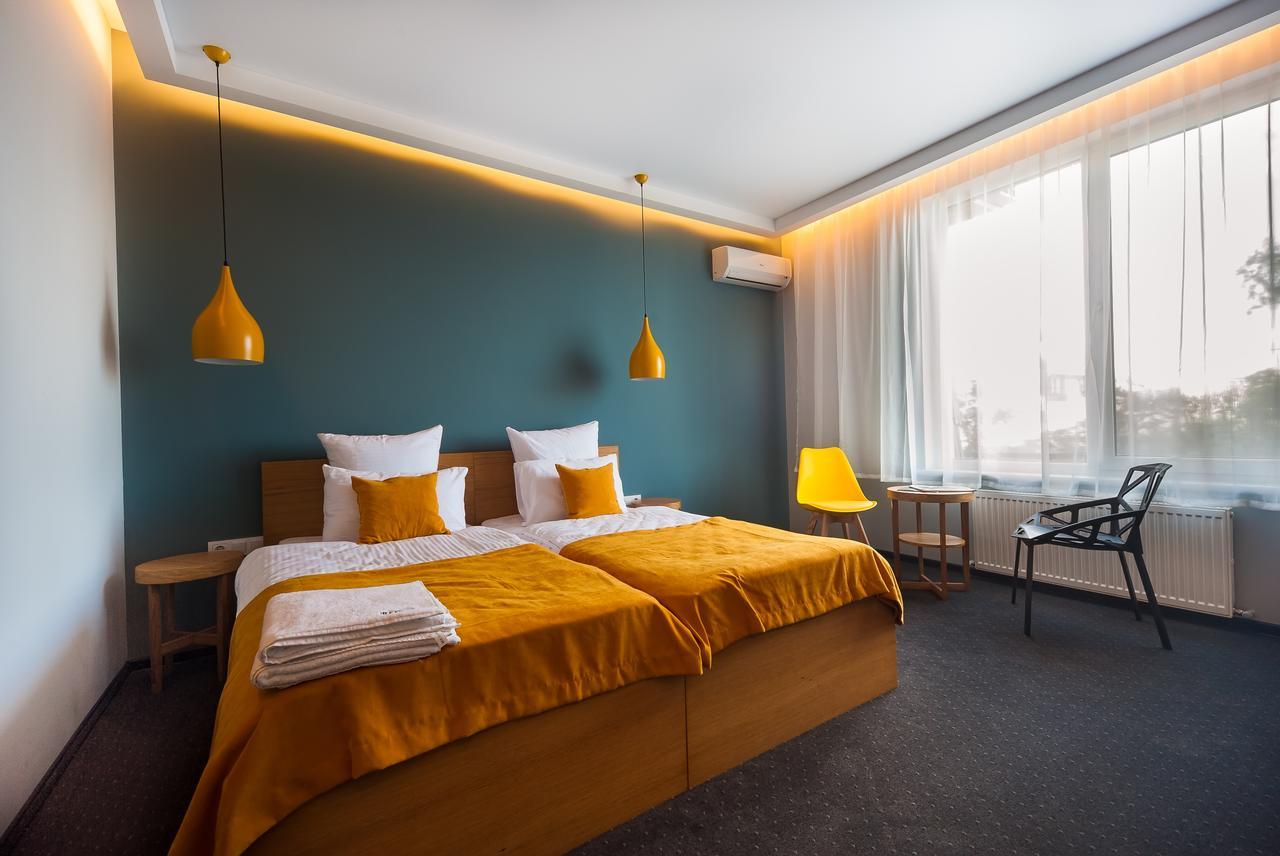 Beehive Hotel Odessa Extérieur photo