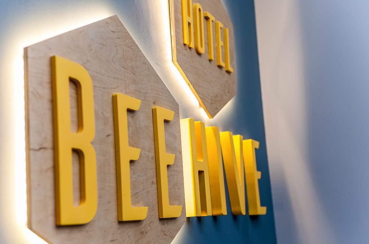 Beehive Hotel Odessa Extérieur photo
