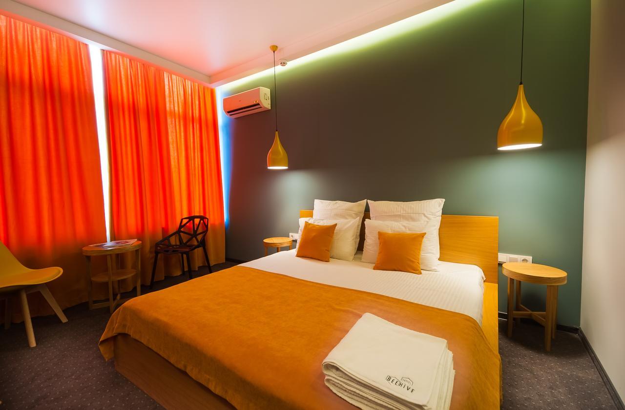 Beehive Hotel Odessa Extérieur photo