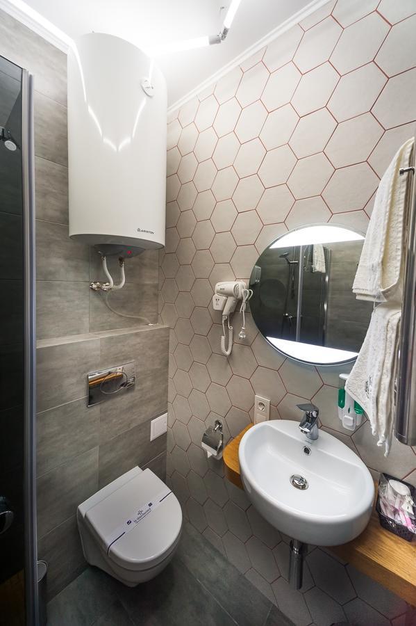 Beehive Hotel Odessa Extérieur photo