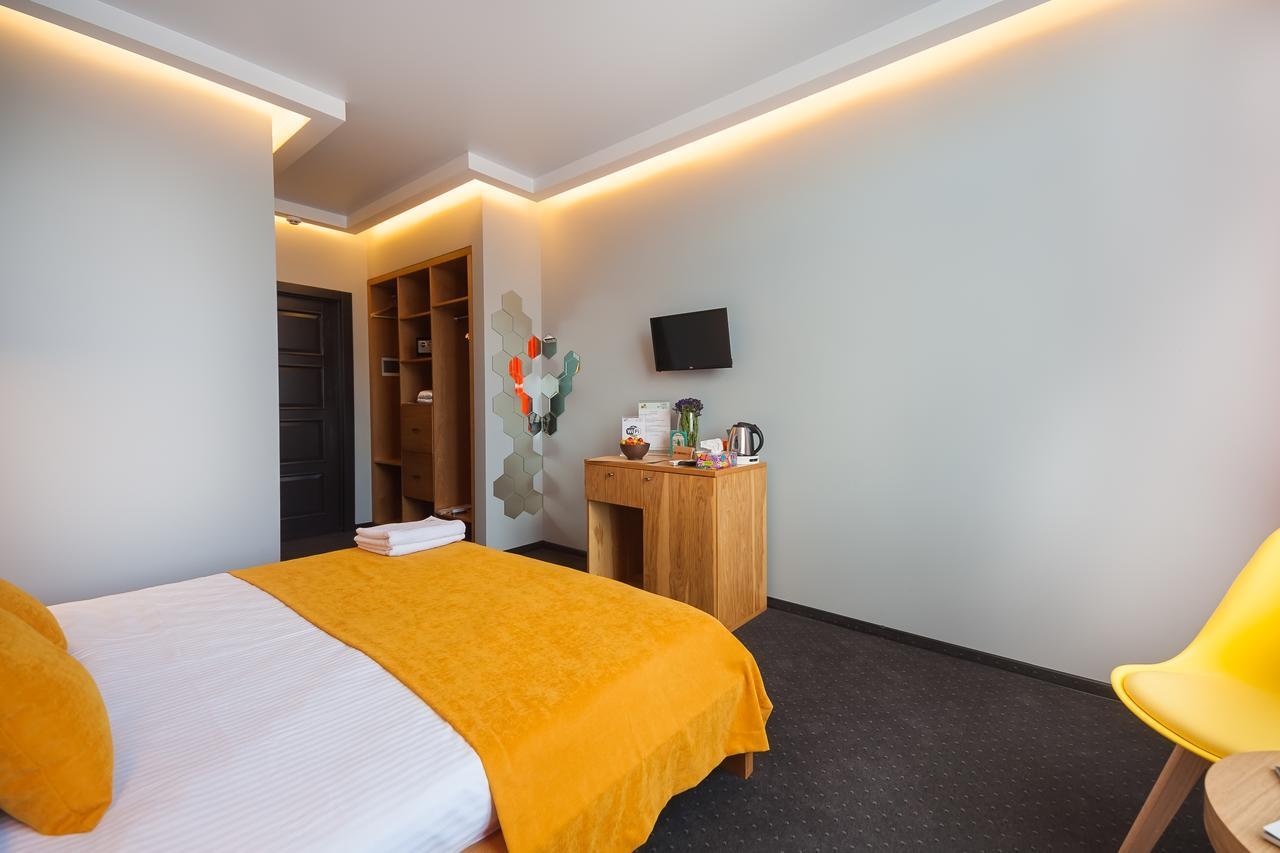Beehive Hotel Odessa Extérieur photo
