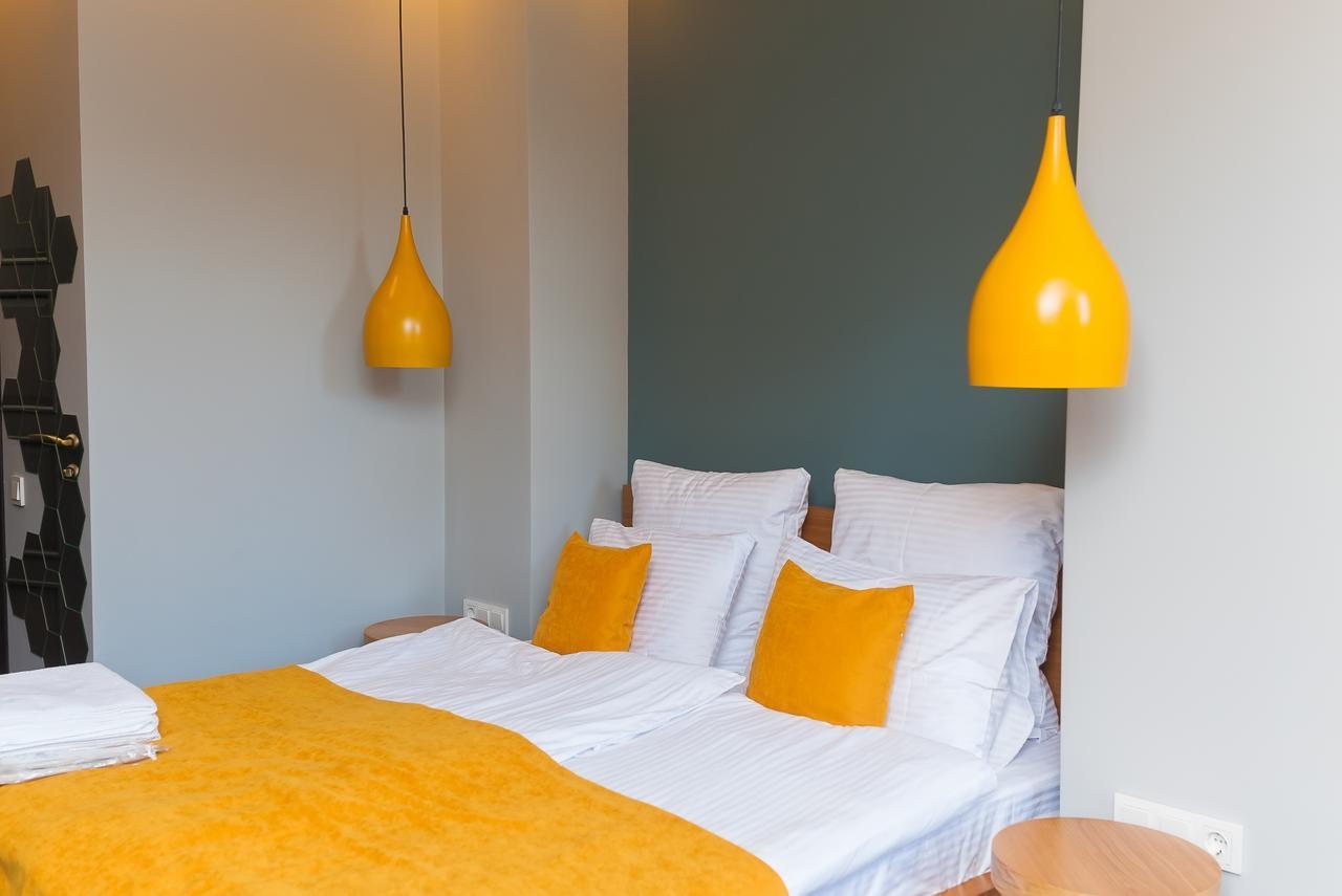 Beehive Hotel Odessa Extérieur photo