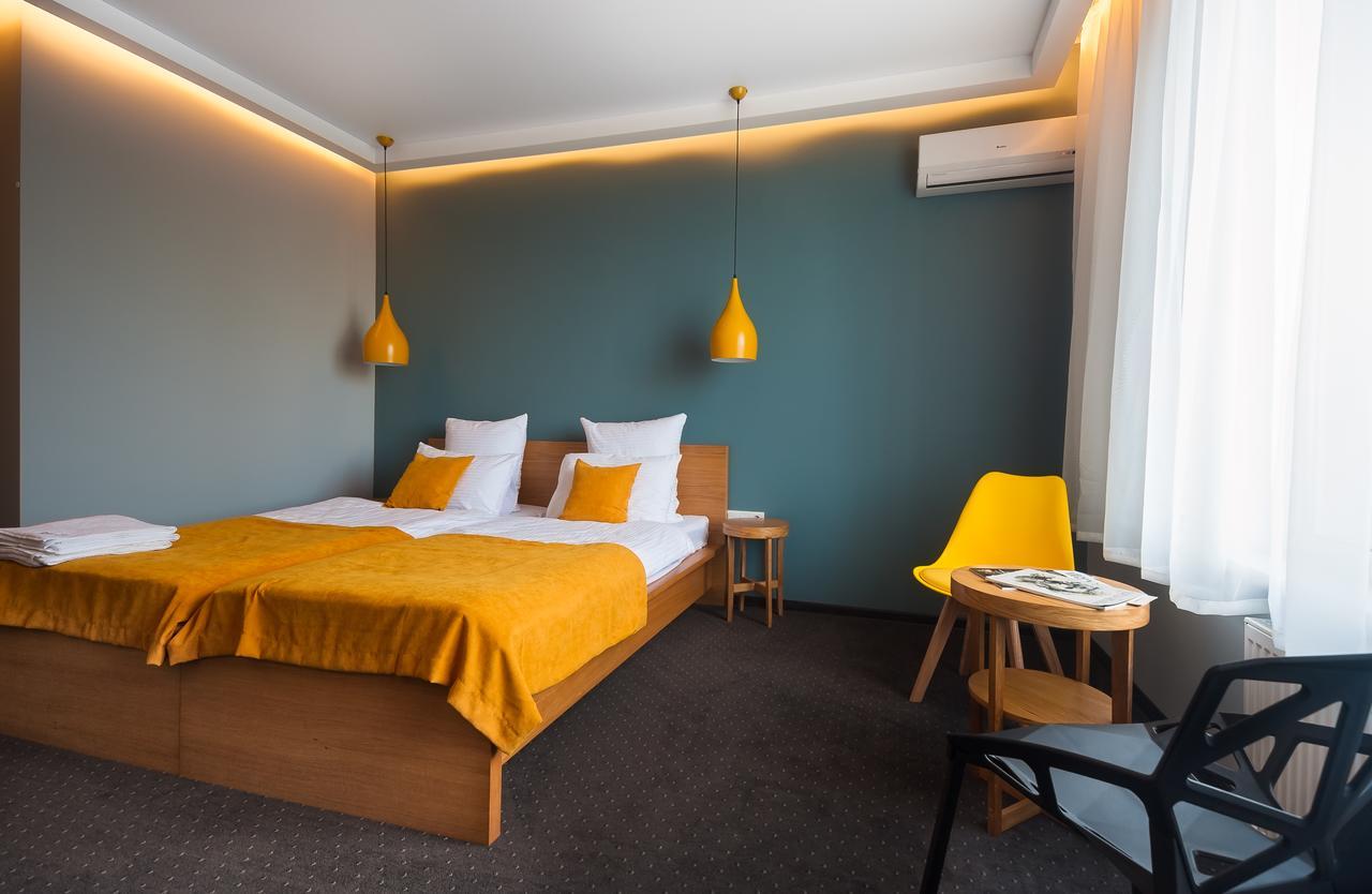 Beehive Hotel Odessa Extérieur photo