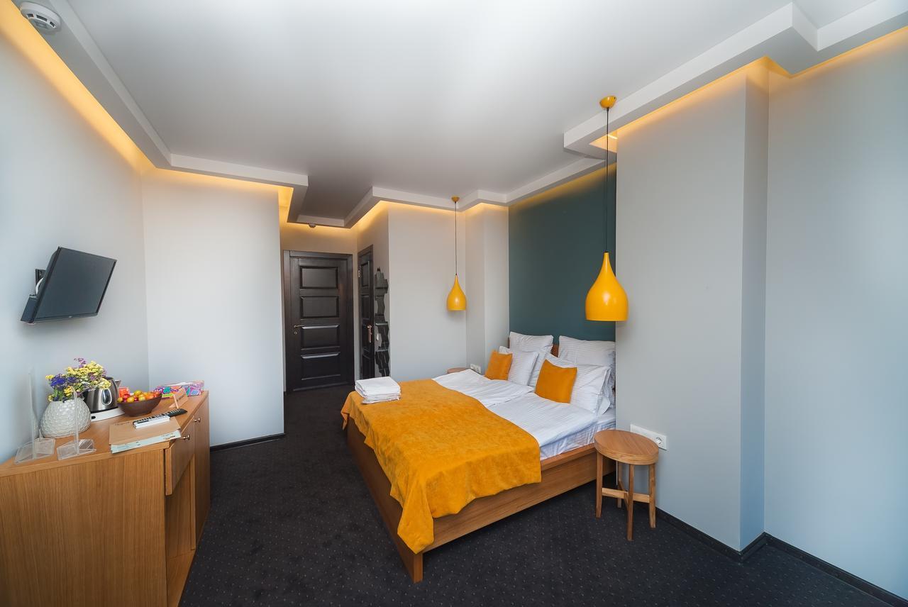 Beehive Hotel Odessa Extérieur photo