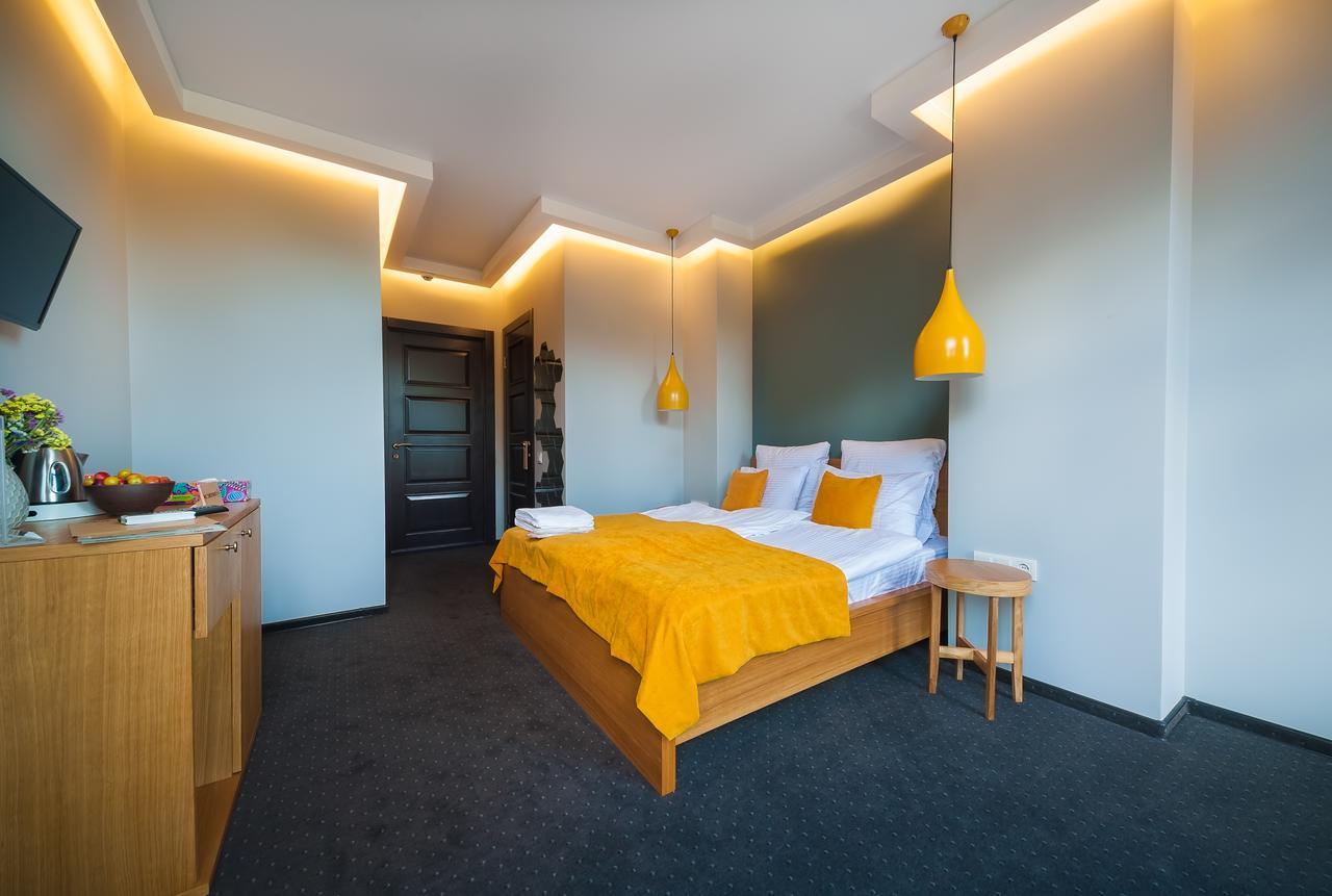 Beehive Hotel Odessa Extérieur photo