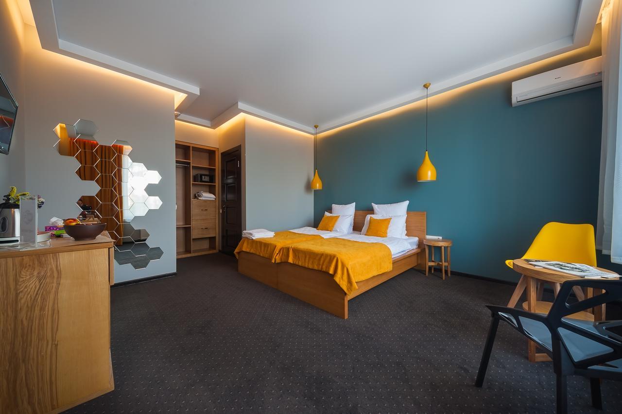 Beehive Hotel Odessa Extérieur photo