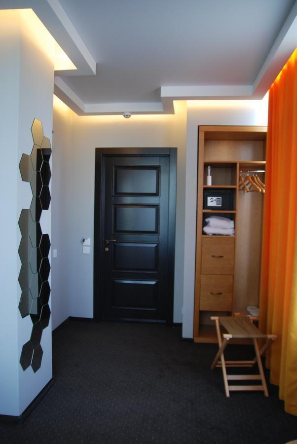Beehive Hotel Odessa Extérieur photo