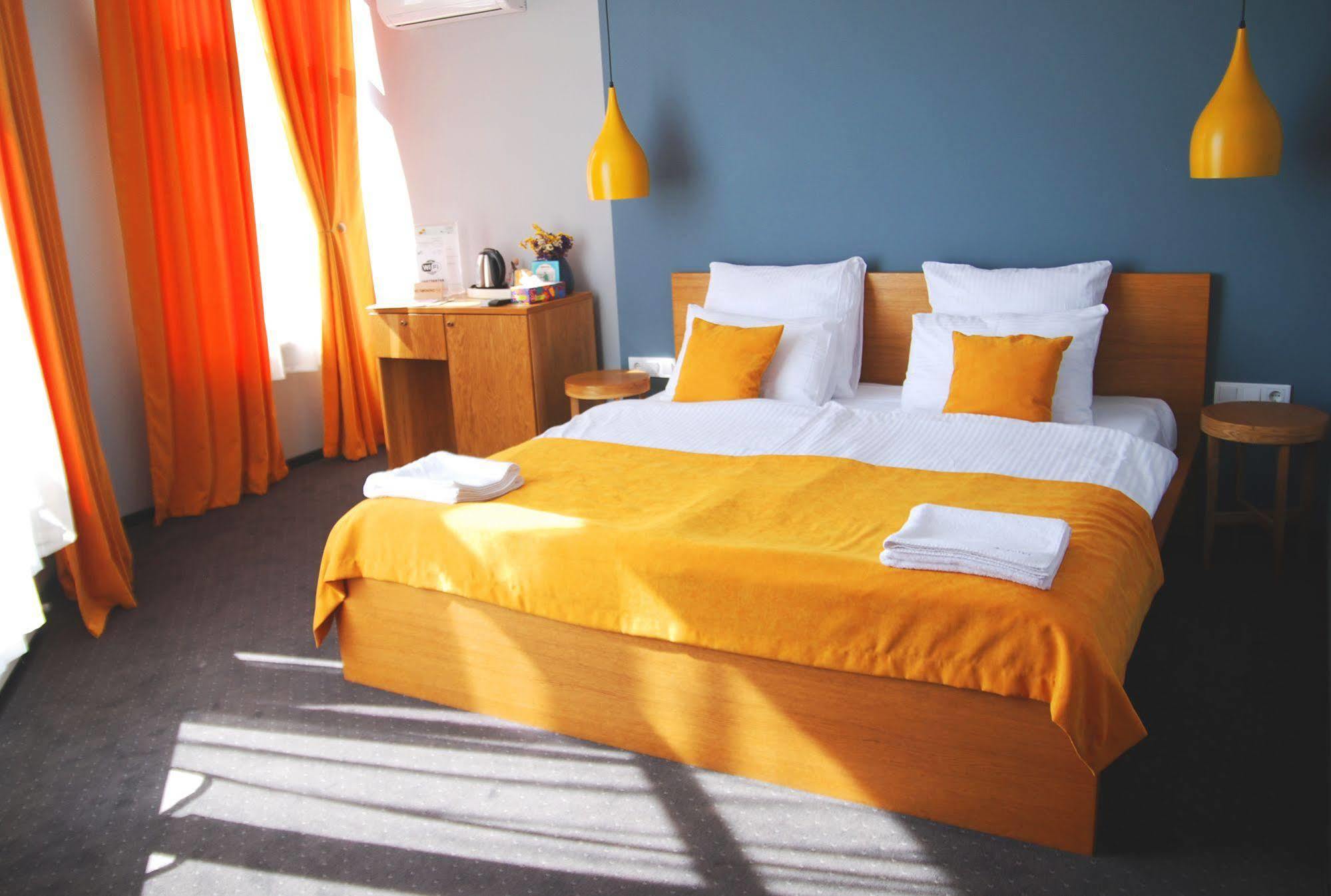 Beehive Hotel Odessa Extérieur photo