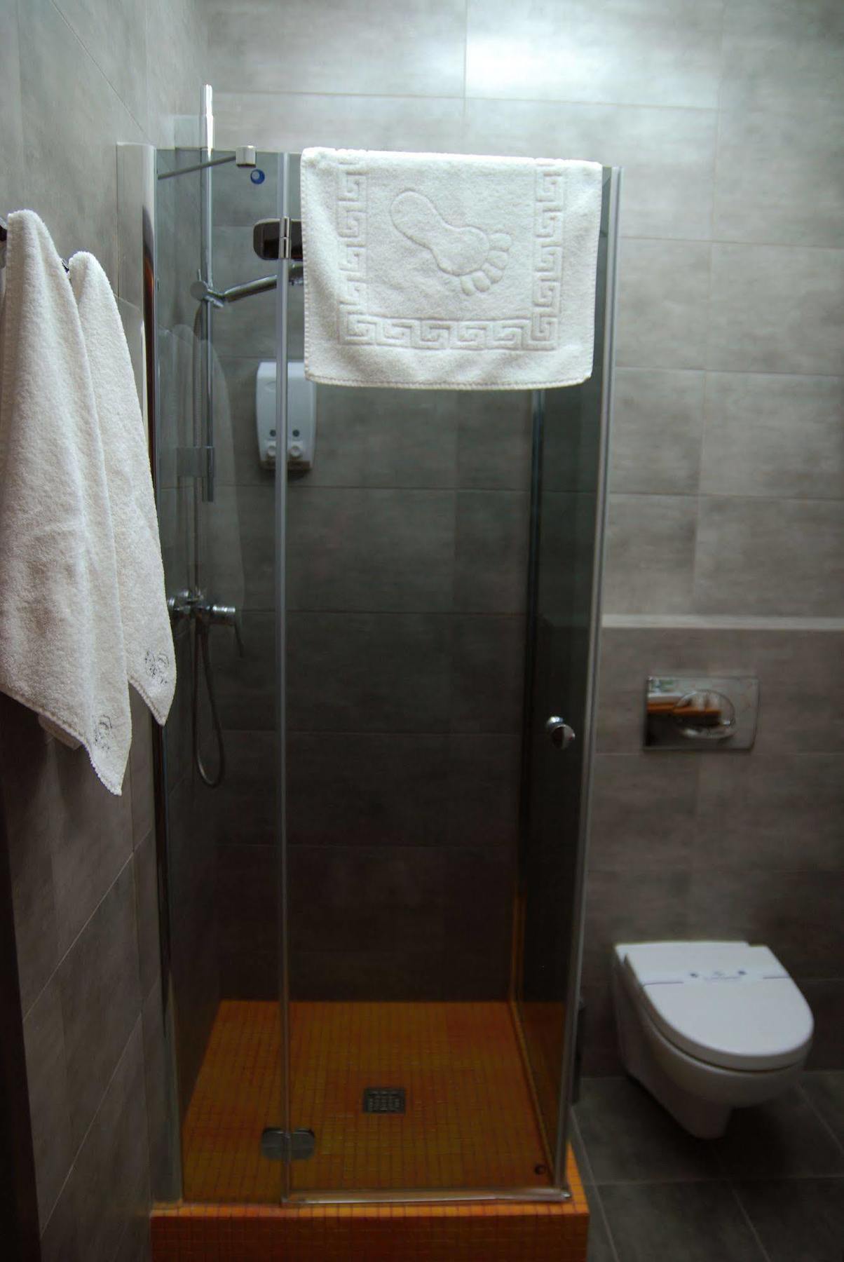 Beehive Hotel Odessa Extérieur photo