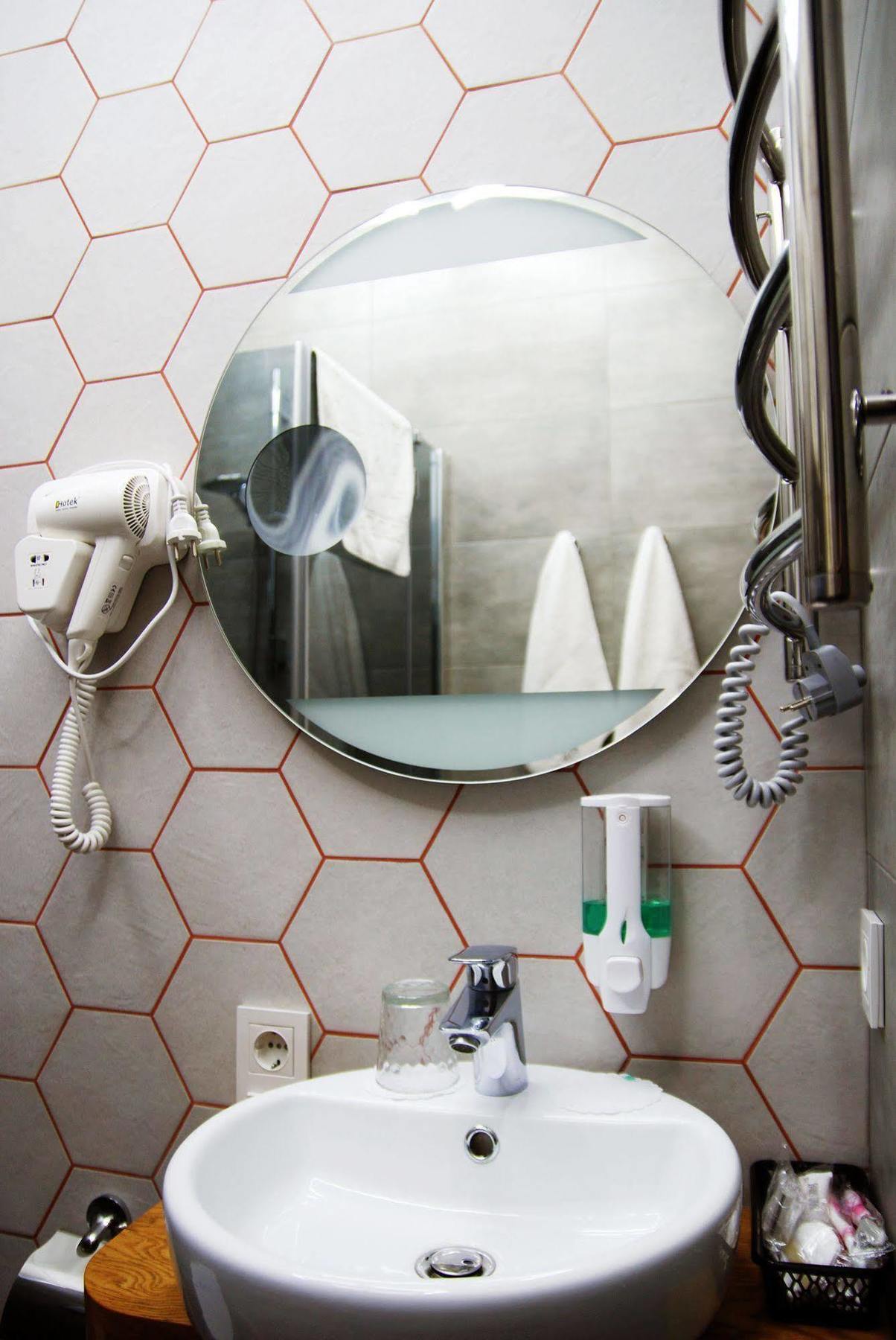 Beehive Hotel Odessa Extérieur photo