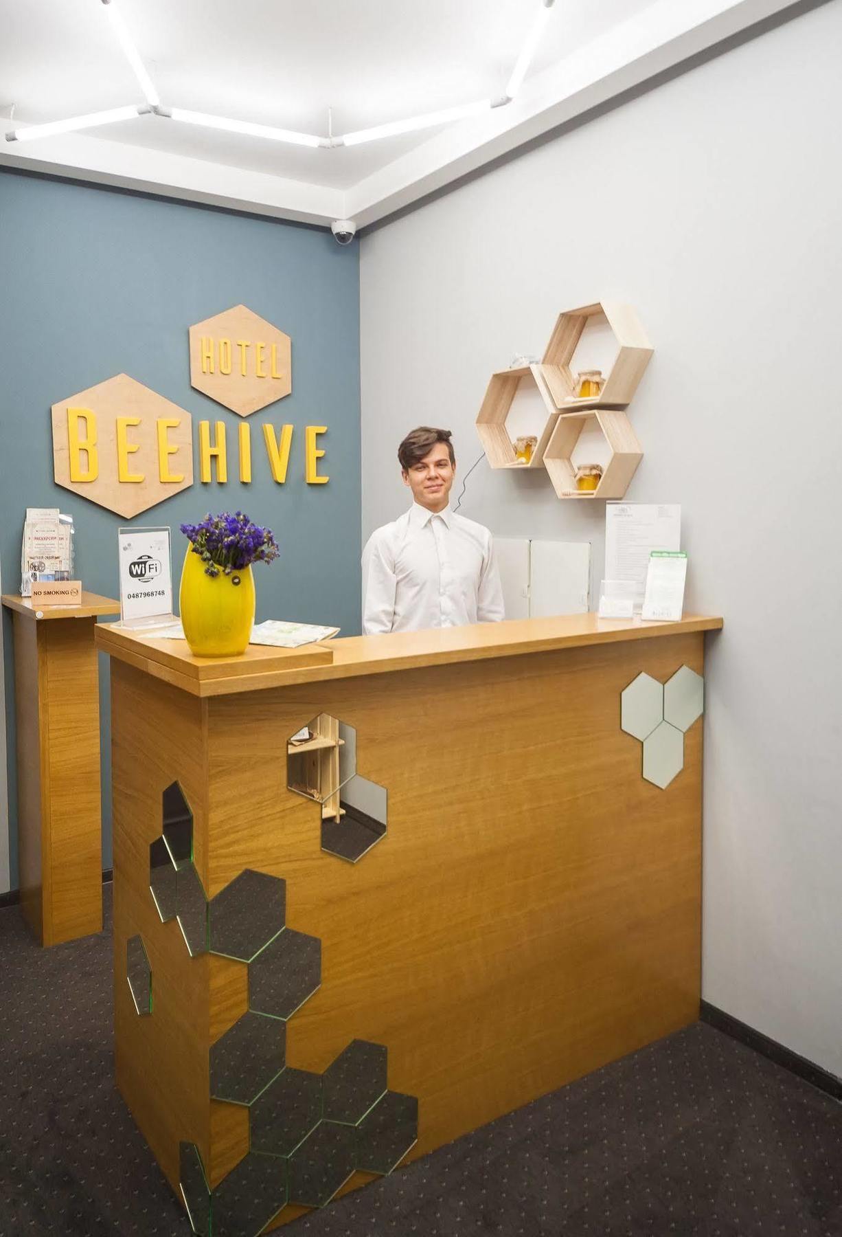 Beehive Hotel Odessa Extérieur photo