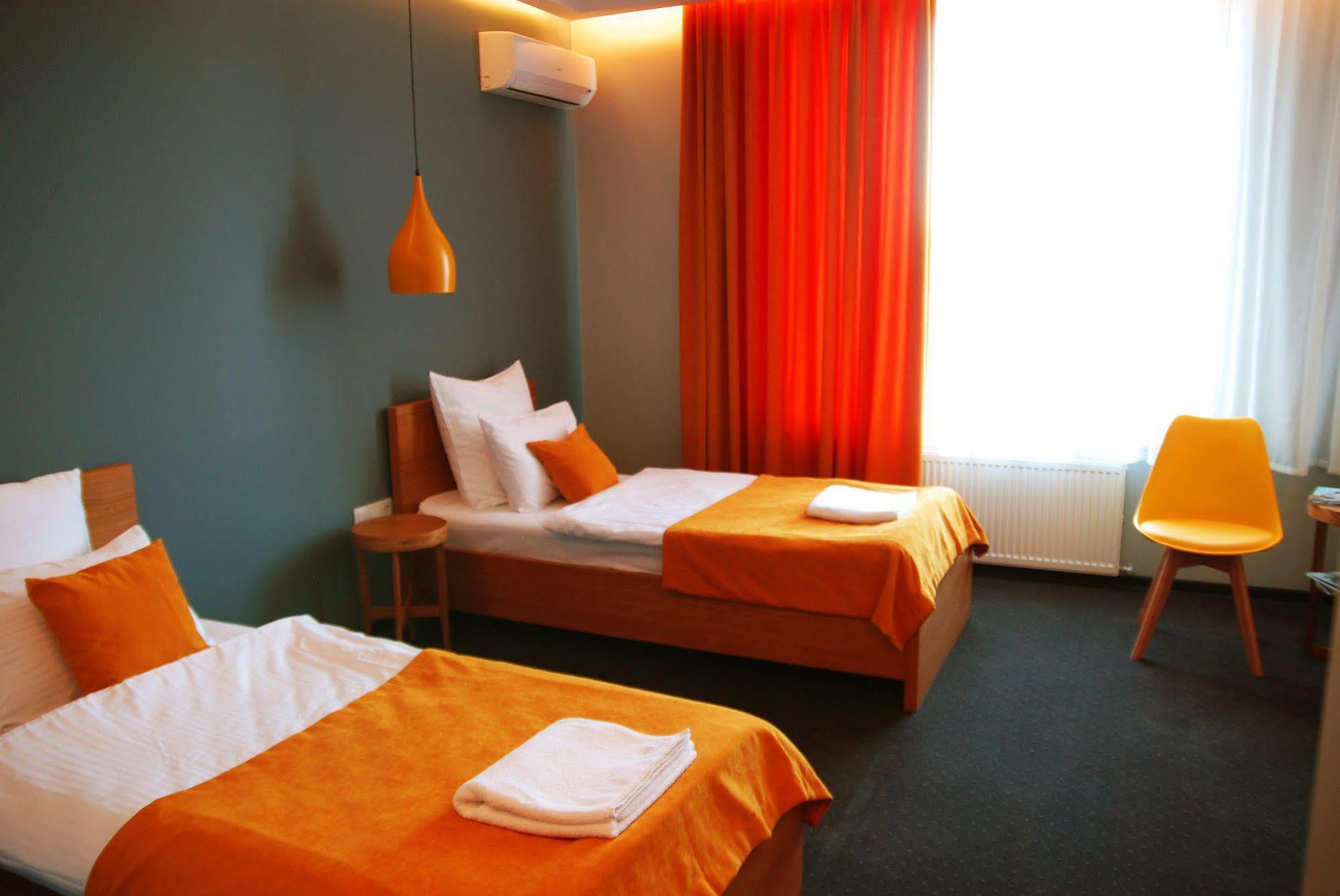 Beehive Hotel Odessa Extérieur photo