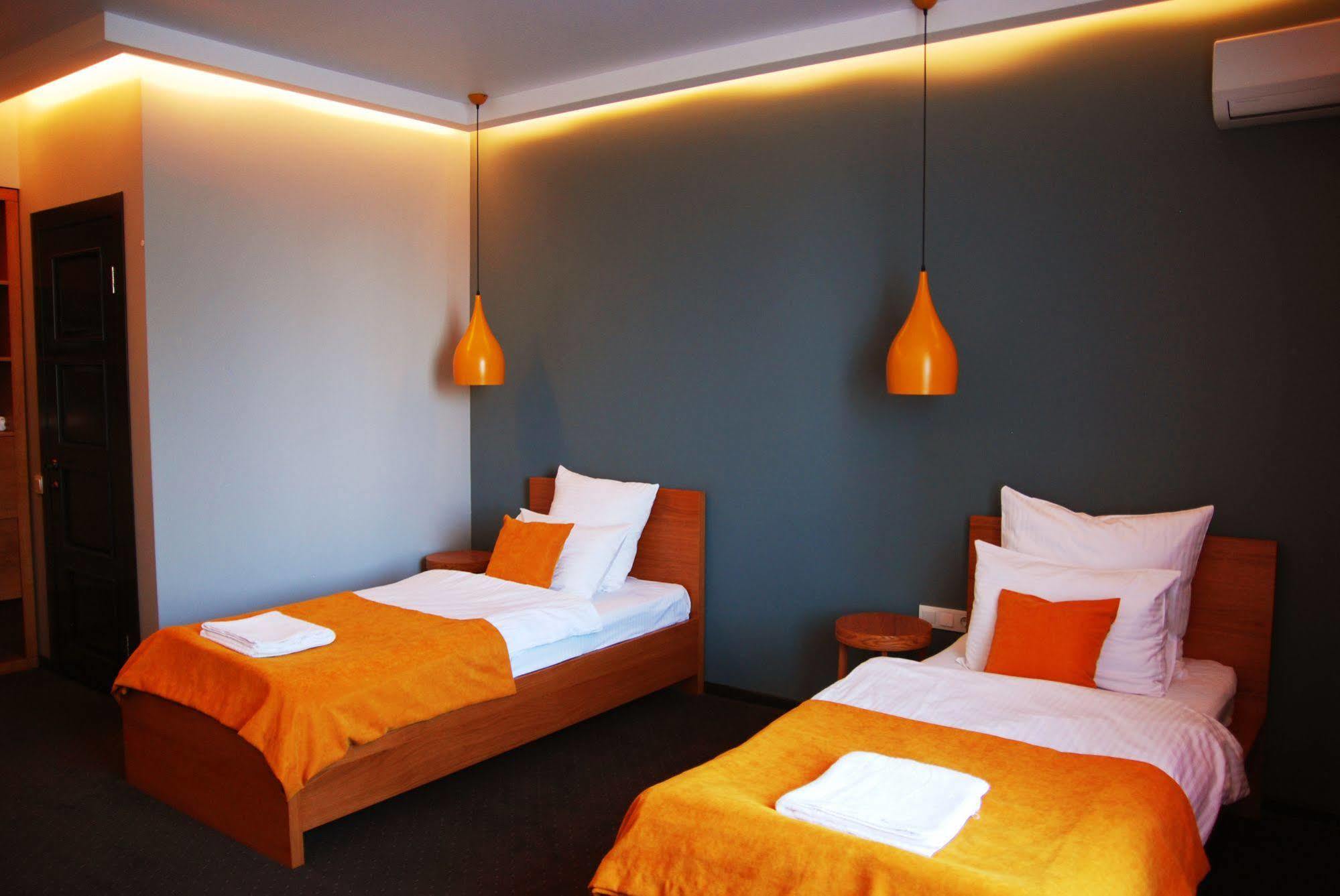 Beehive Hotel Odessa Extérieur photo