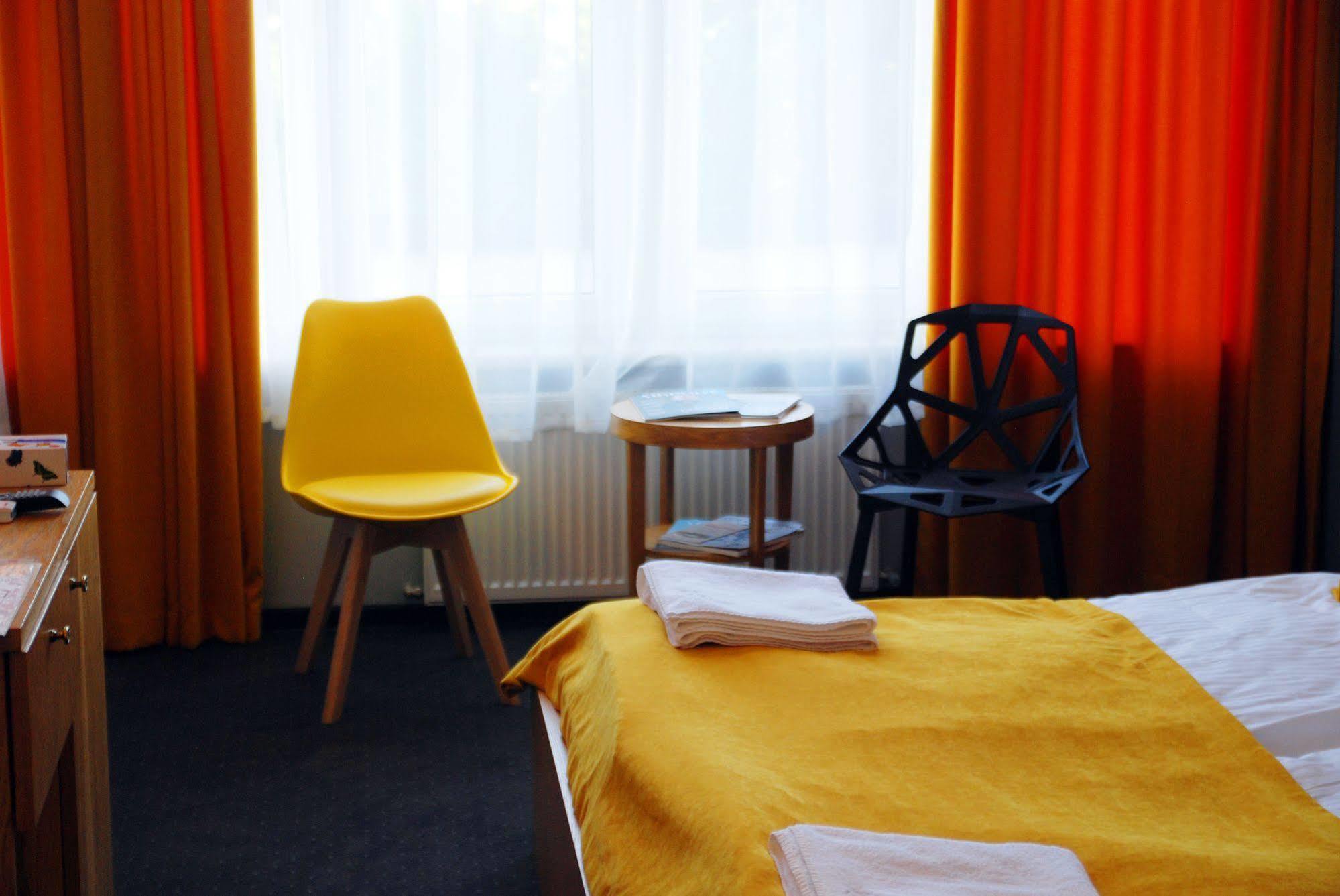 Beehive Hotel Odessa Extérieur photo
