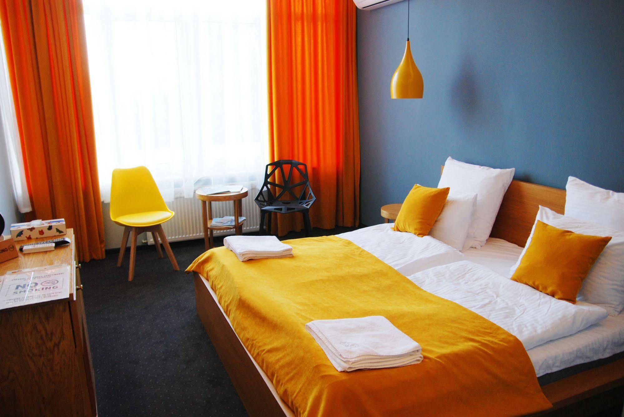 Beehive Hotel Odessa Extérieur photo