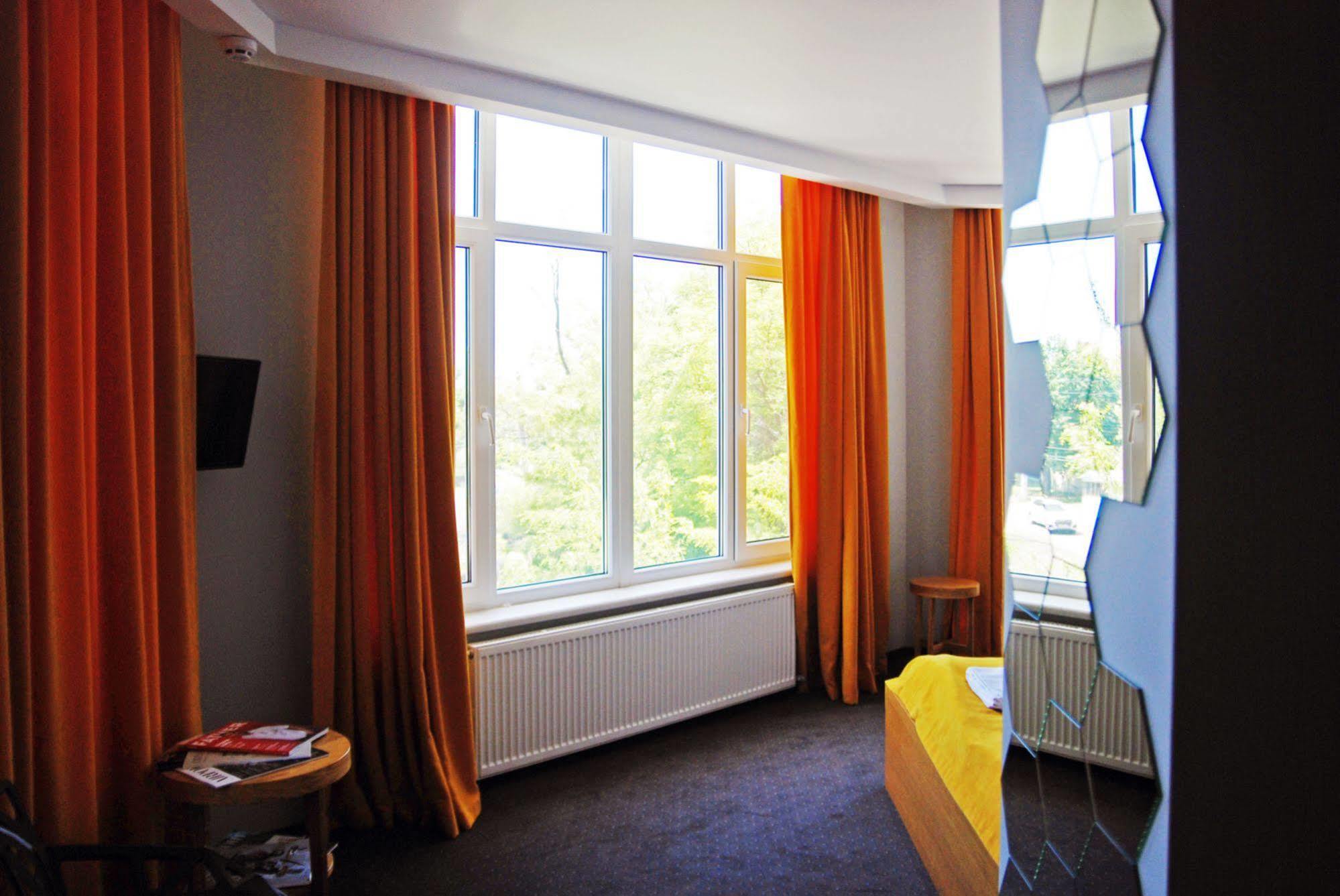 Beehive Hotel Odessa Extérieur photo