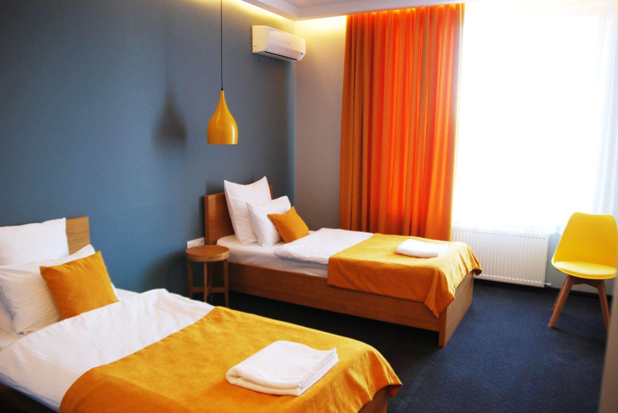 Beehive Hotel Odessa Extérieur photo