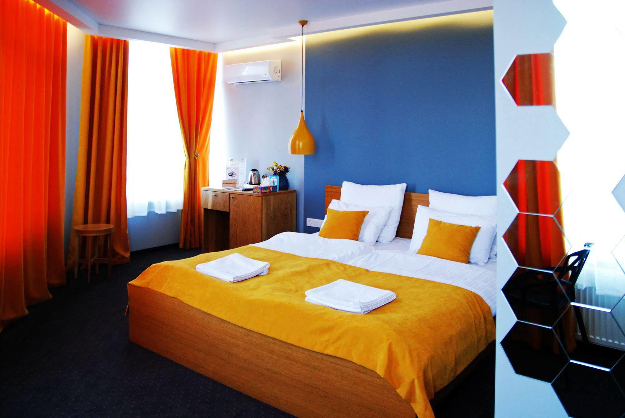 Beehive Hotel Odessa Extérieur photo